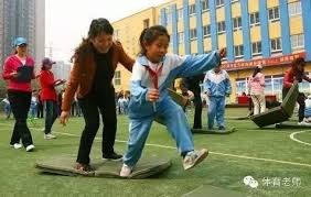 判罚准确吗？维萨单刀横传戈登打入空门，VAR判定维萨越位在先