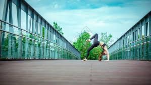 为国足加油！无人机闪耀“大莲花”